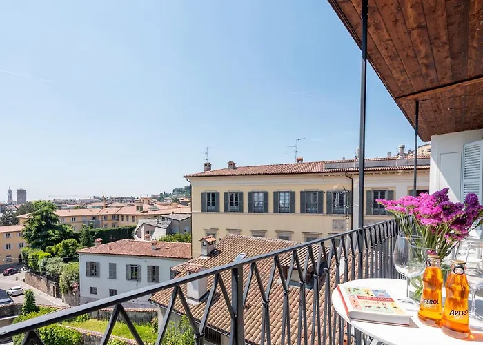 Rego - Boutique With Some Off-site In A Charming Historic District Close To Upper Town 4* Бергамо