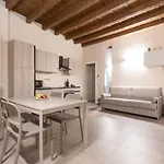Rego - Boutique With Some Off-site In A Charming Historic District Close To Upper Town Apartman