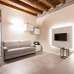 Apartament Rego - Boutique With Some Off-site In A Charming Historic District Close To Upper Town Bergamo