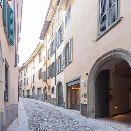 Rego San Tomaso - Boutique With Some Off-site In A Charming Historic District Close To Upper Town Apartamento 4*