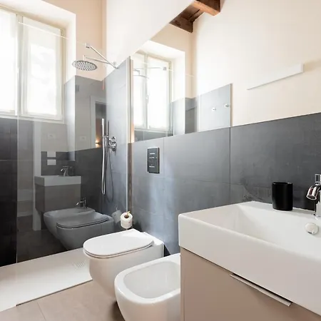 Rego - Boutique With Some Off-site In A Charming Historic District Close To Upper Town 4* Bergamo