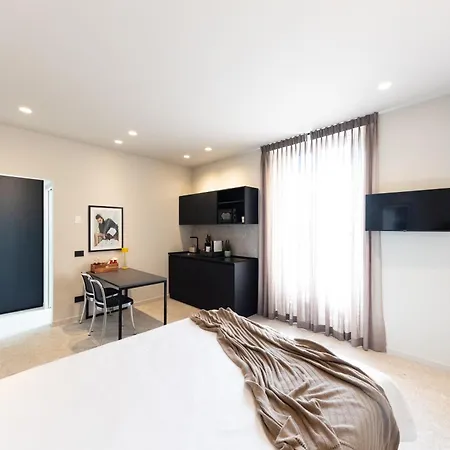 Rego - Boutique With Some Off-site In A Charming Historic District Close To Upper Town 4*