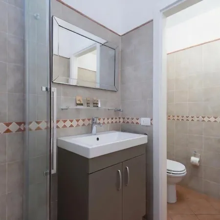 公寓 Rego - Boutique With Some Off-site In A Charming Historic District Close To Upper Town 4*