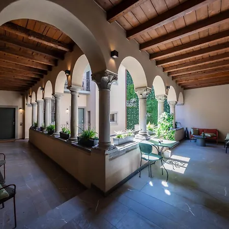 Rego San Tomaso - Boutique With Some Off-site In A Charming Historic District Close To Upper Town Apartamento 4*