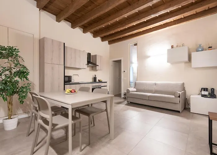 Rego - Boutique With Some Off-site In A Charming Historic District Close To Upper Town Апартаменти