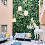 Rego - Boutique With Some Off-site In A Charming Historic District Close To Upper Town 아파트 4*