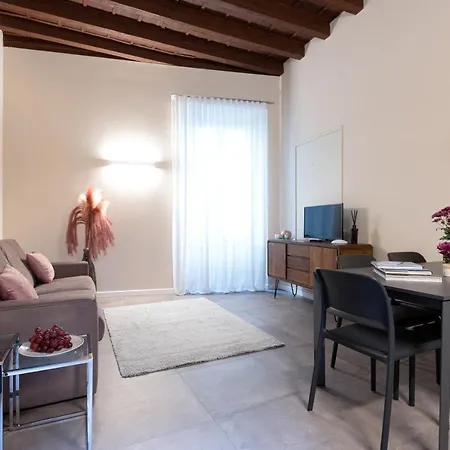 Rego - Boutique With Some Off-site In A Charming Historic District Close To Upper Town Lägenhet Bergamo