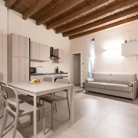 Rego - Boutique With Some Off-site In A Charming Historic District Close To Upper Town Lägenhet