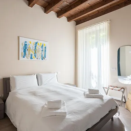 Rego - Boutique With Some Off-site In A Charming Historic District Close To Upper Town Bergamo