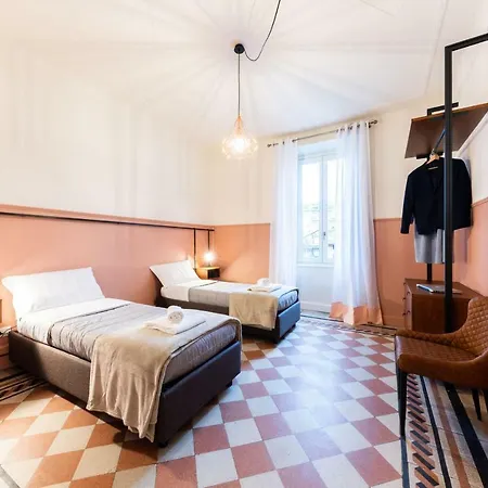 Apartment Rego - Boutique With Some Off-site In A Charming Historic District Close To Upper Town Bergamo
