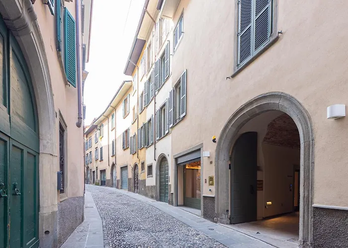 Rego - Boutique With Some Off-site In A Charming Historic District Close To Upper Town Apartment 4*