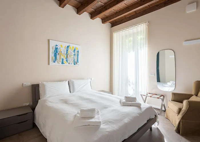 Rego - Boutique With Some Off-site In A Charming Historic District Close To Upper Town Bergamo